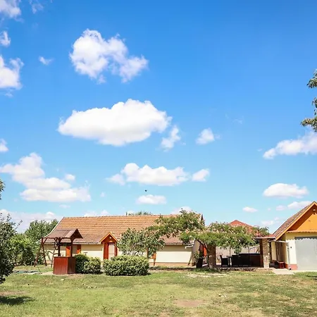 Tatil Evi Levendulas Tanya - Jakuzzi Es Medence