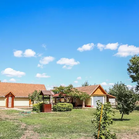 Levendulas Tanya - Jakuzzi Es Medence Tatil Evi Szarvas