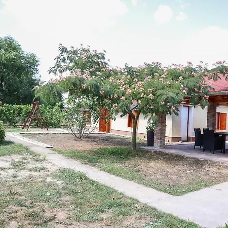 Tatil Evi Levendulas Tanya - Jakuzzi Es Medence