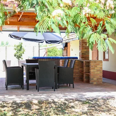 Levendulas Tanya - Jakuzzi Es Medence Tatil Evi